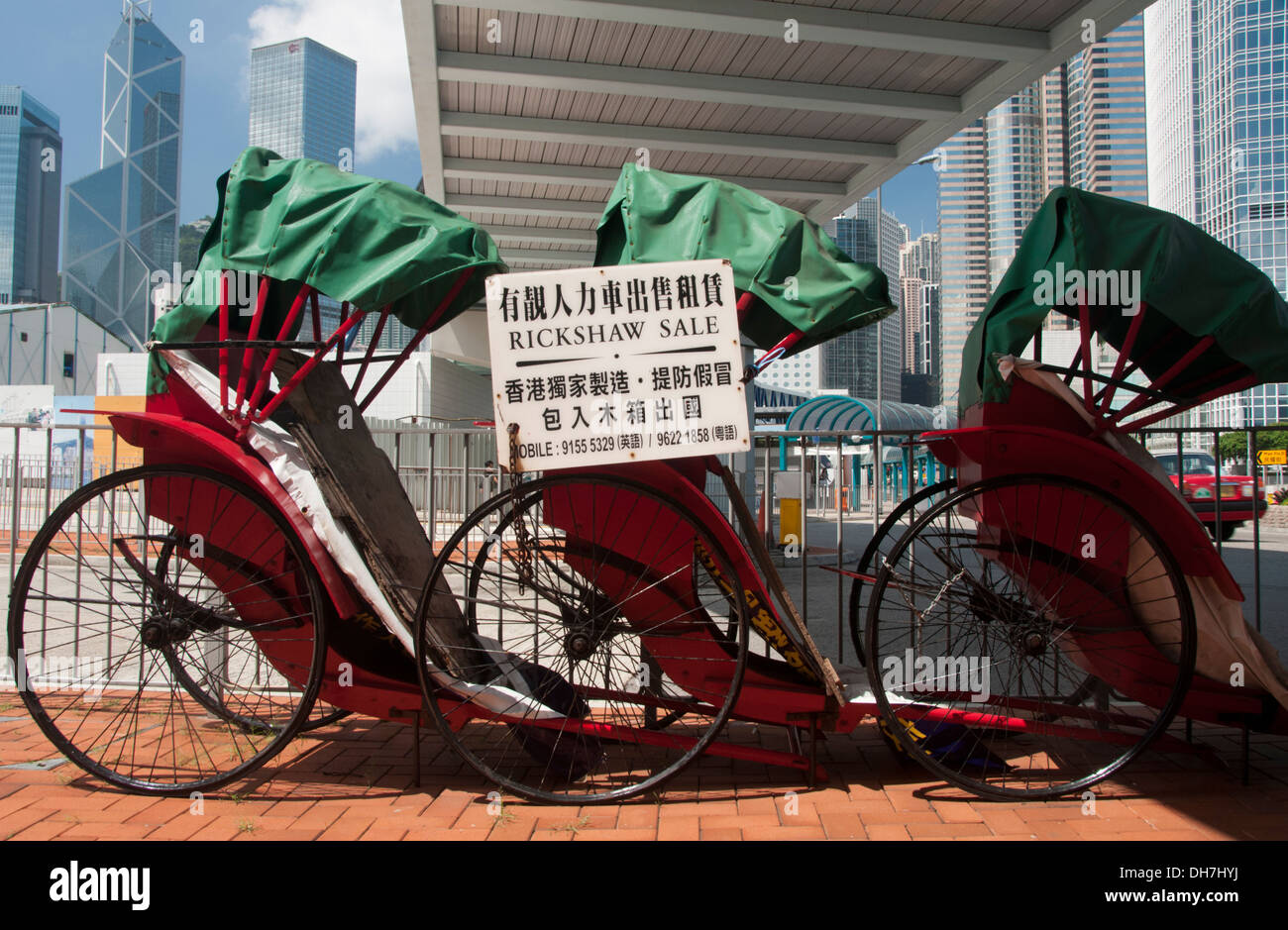 Vecchio rickshaws in vendita a Hong Kong Foto Stock