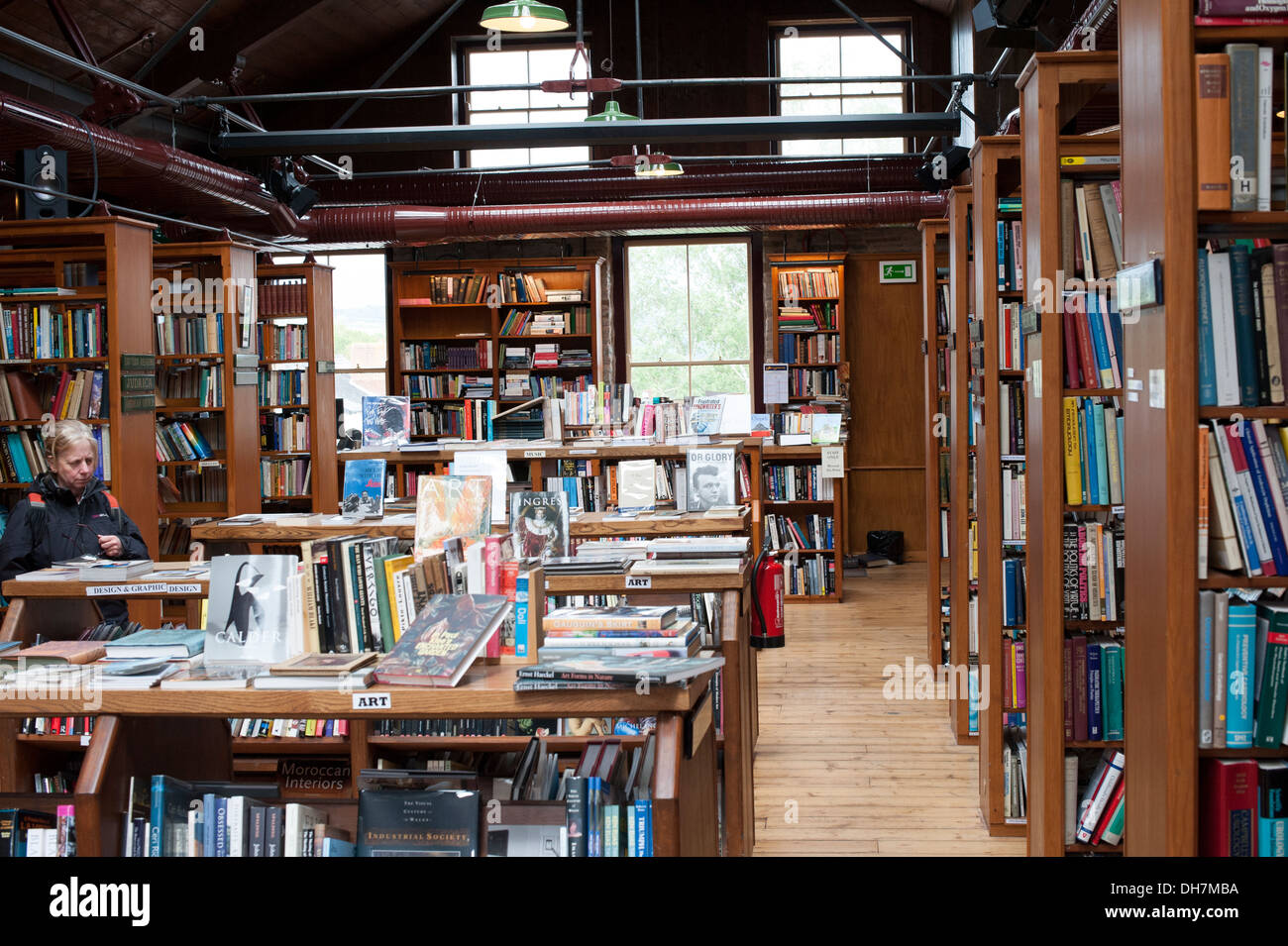 Vecchio inglese enorme Book Shop Bookshop ripiani in legno di quercia Foto Stock