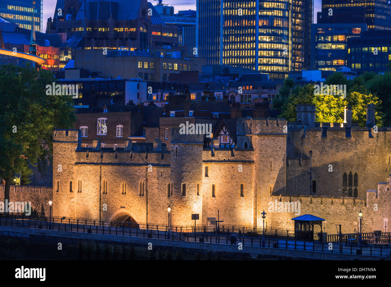 Torre di Londra Londra Inghilterra al crepuscolo Foto Stock