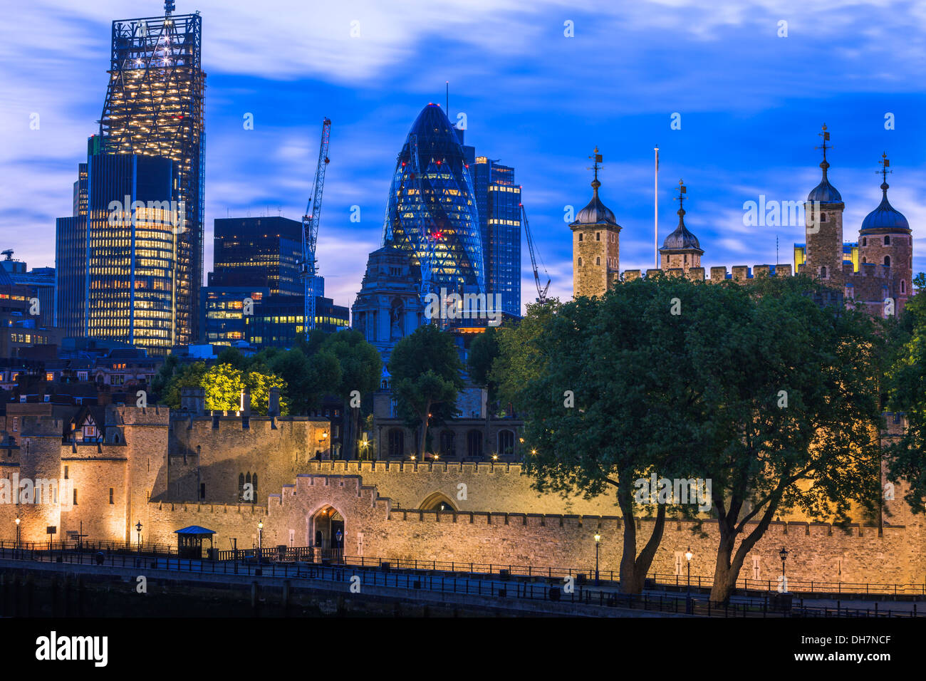 Torre di Londra Londra Inghilterra al crepuscolo Foto Stock