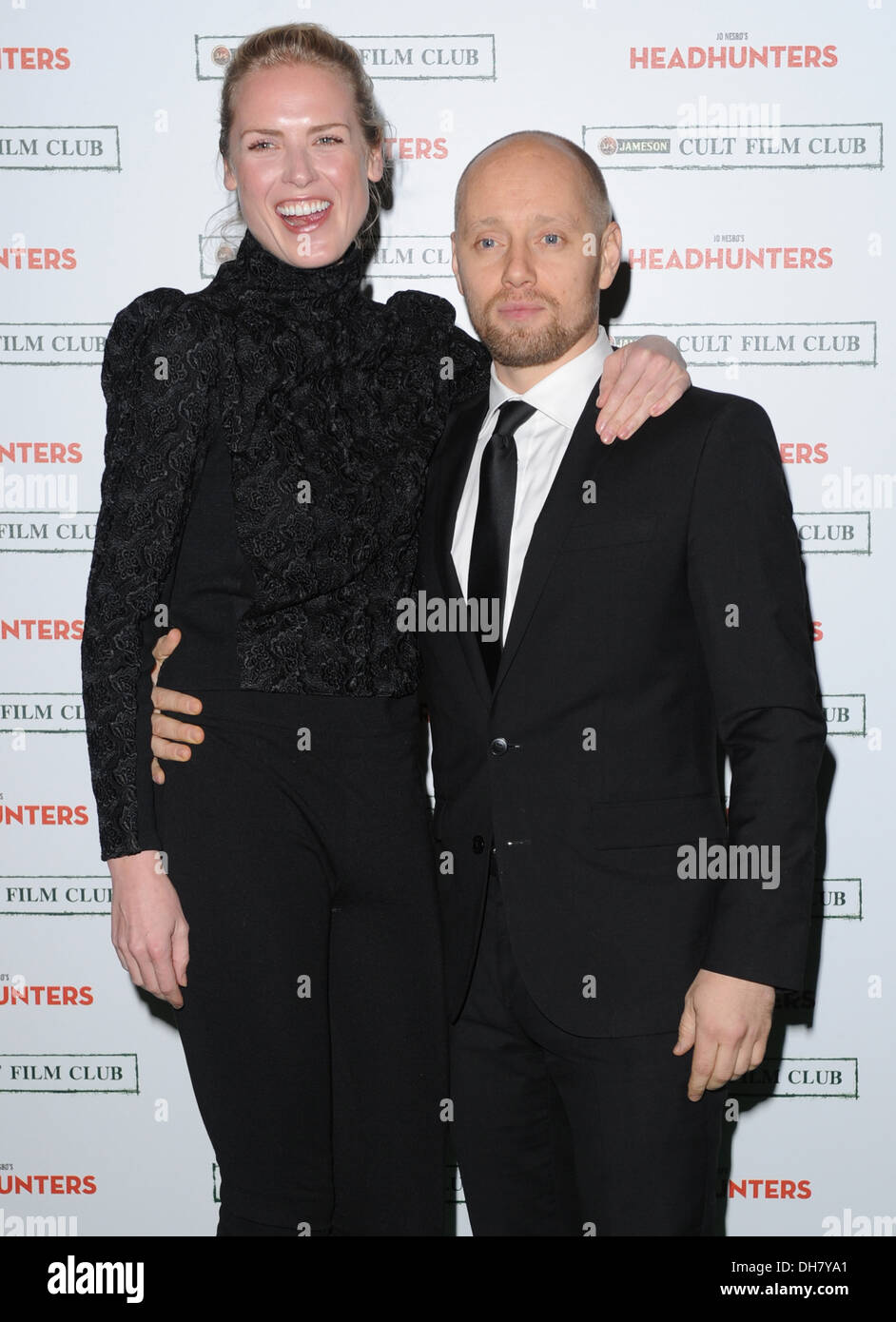 Aksel Hennie e Synnøve Lund a photocall per cacciatori di teste in Saatchi Gallery di Londra Inghilterra- 21.03.12 Foto Stock