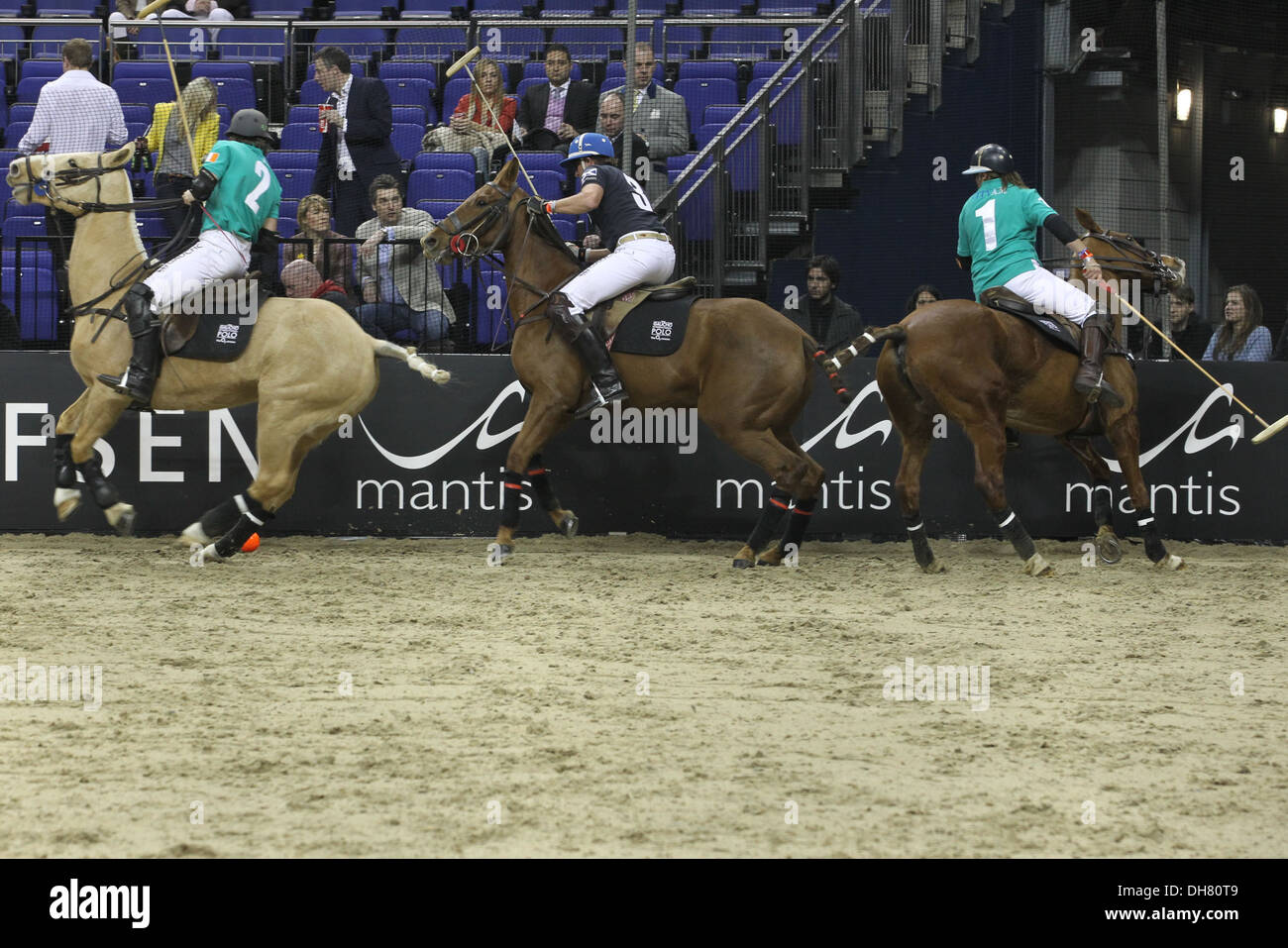 Scozia v Irlanda La HPA Gaucho Polo internazionale, O2 Arena, Londra Greenwich, Inghilterra - 22.03.12 Foto Stock