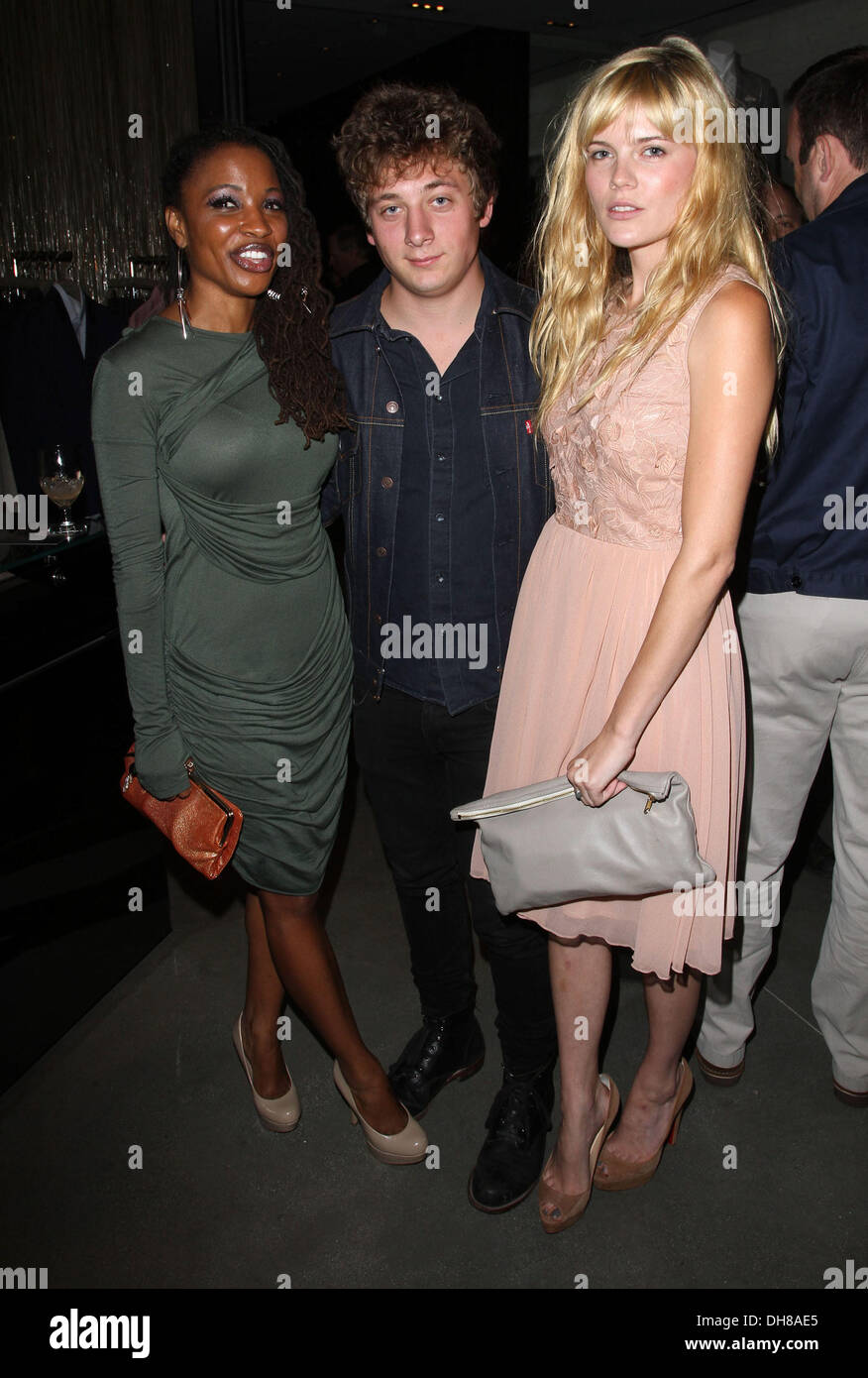 Shanola Hampton, Jeremy Allen White, Emma Greenwell frequentando una serata di British Fashion e arte presso Reiss di Los Angeles, California - 26.04.12 Foto Stock