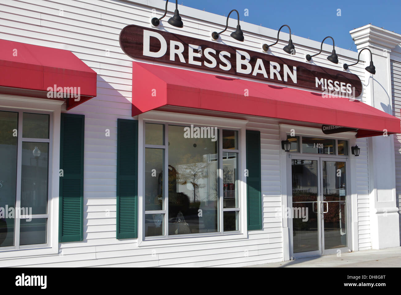 Un negozio DressBarn è raffigurato a Lee Premium Outlets in Lee (MA) Foto Stock