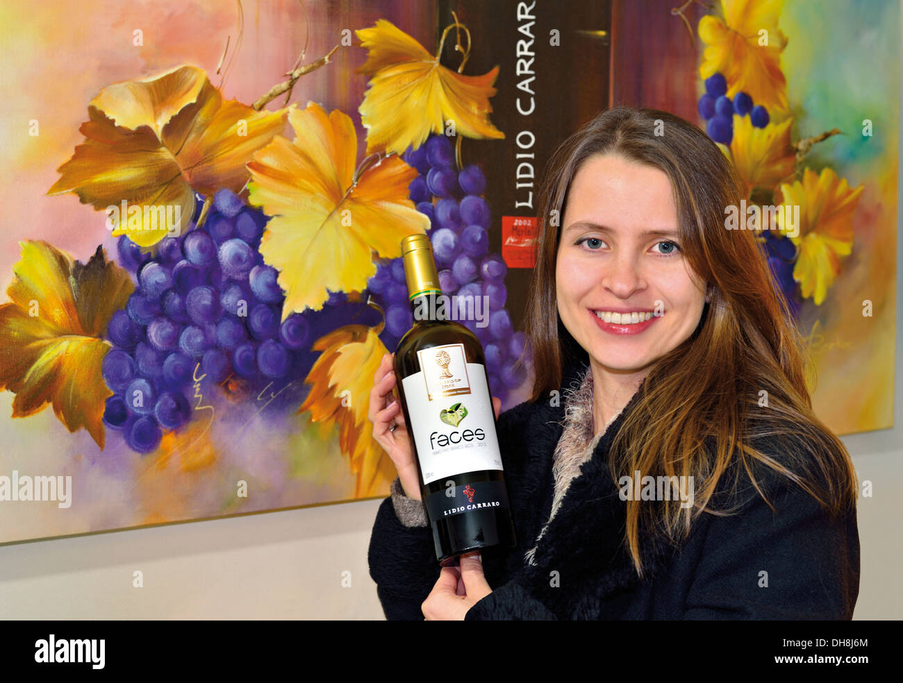 Il Brasile, Bento Gonçalves: Patricia Carraro presenta il funzionario eletto in Coppa del Mondo FIFA Vine volti prodotta da Lidio Carraro Foto Stock