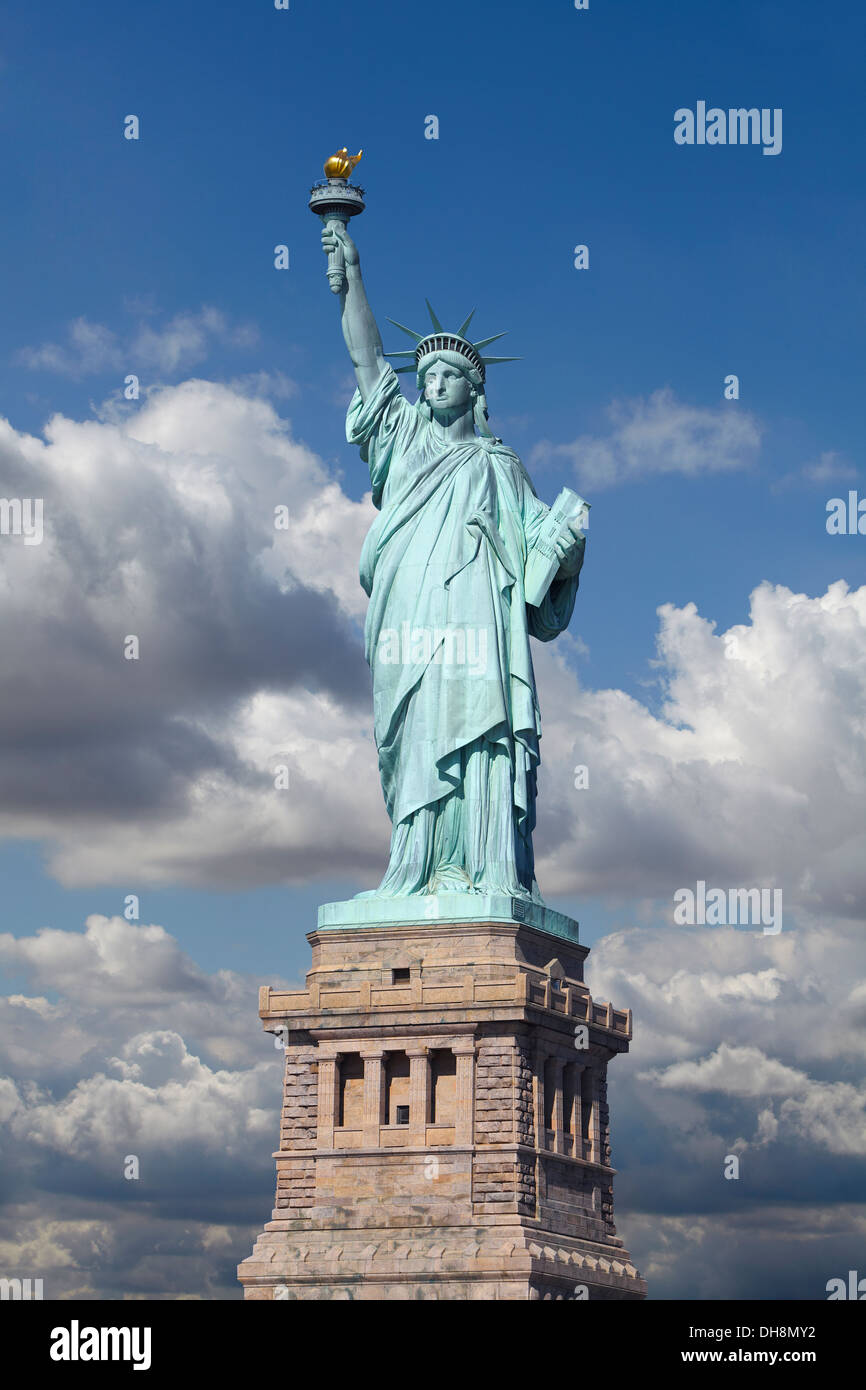 Statua della Libertà con le nuvole Foto Stock