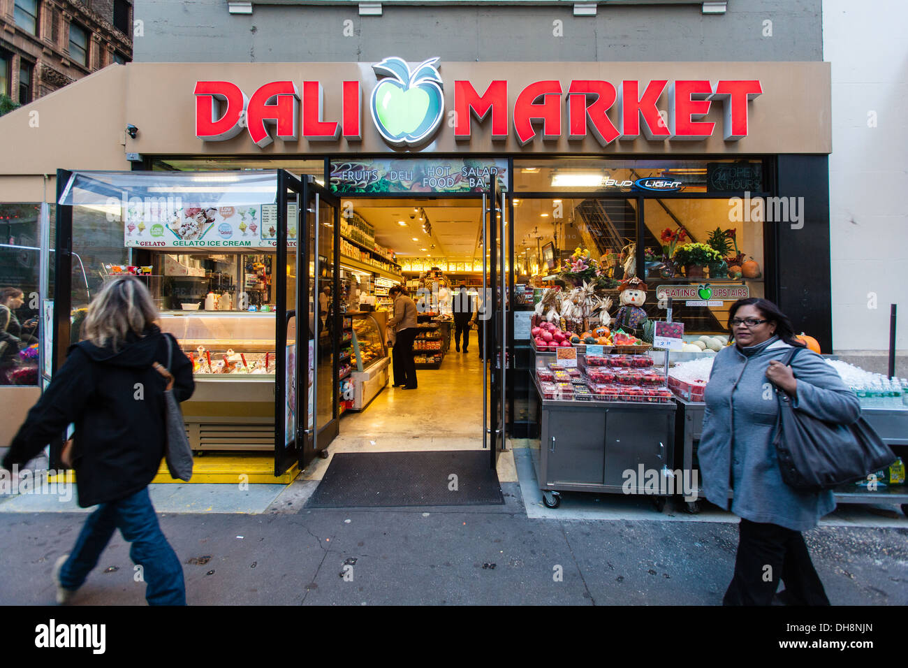 Mercato Dali delicatessen, 7th Avenue, New York City, Stati Uniti d'America. Foto Stock