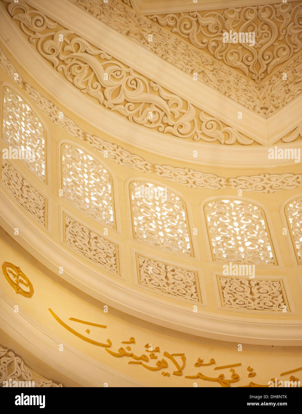 La moschea principale di dettaglio a cupola, Sheikh Zayed Grande Moschea di Abu Dhabi Foto Stock