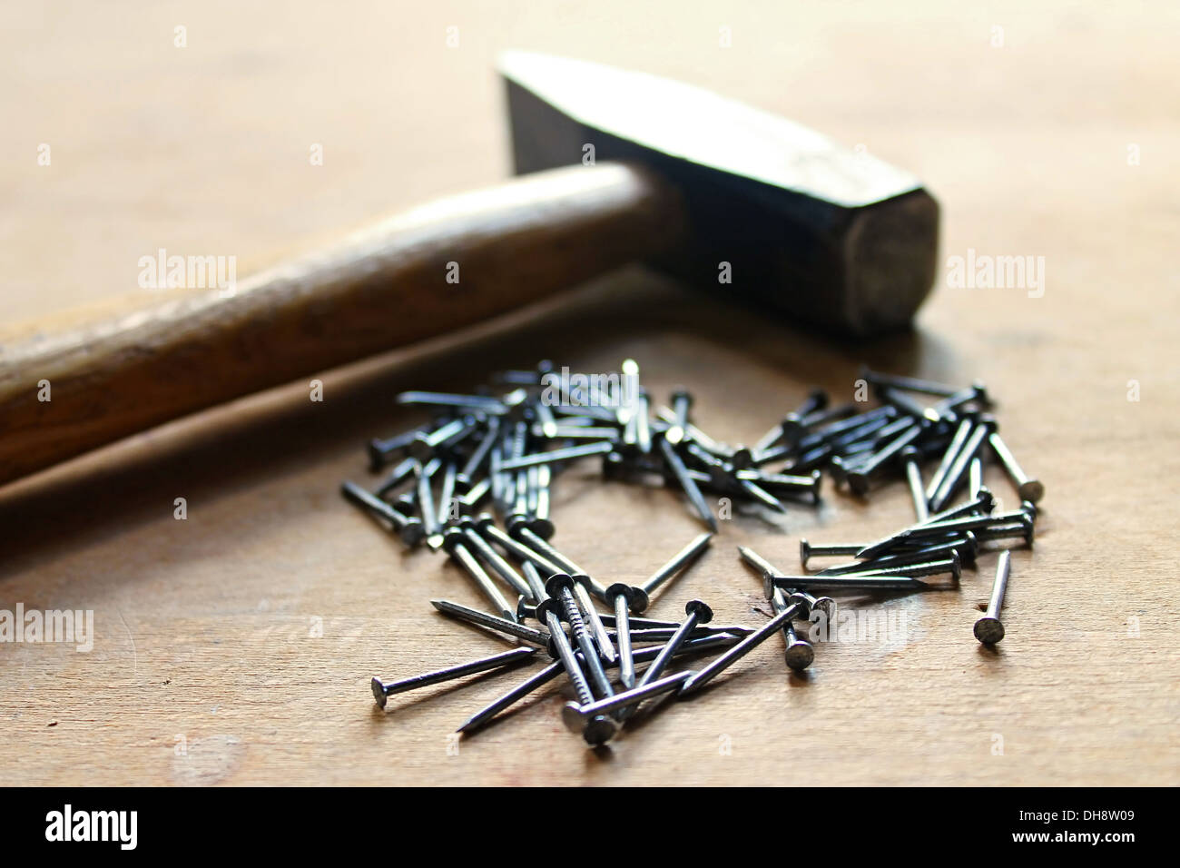 Lo strumento shop romanticismo con chiodi e martello Foto Stock