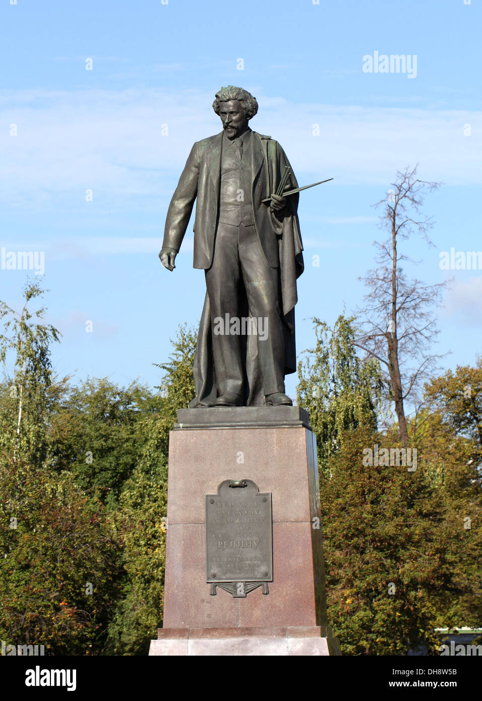 Il monumento al grande pittore russo Repin Foto Stock