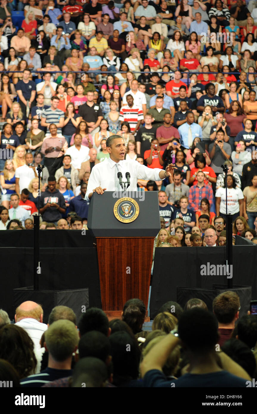 Il presidente Barack Obama a Florida Atlantic University a parlare di economia e a Buffet regola di un principio di equità che Foto Stock