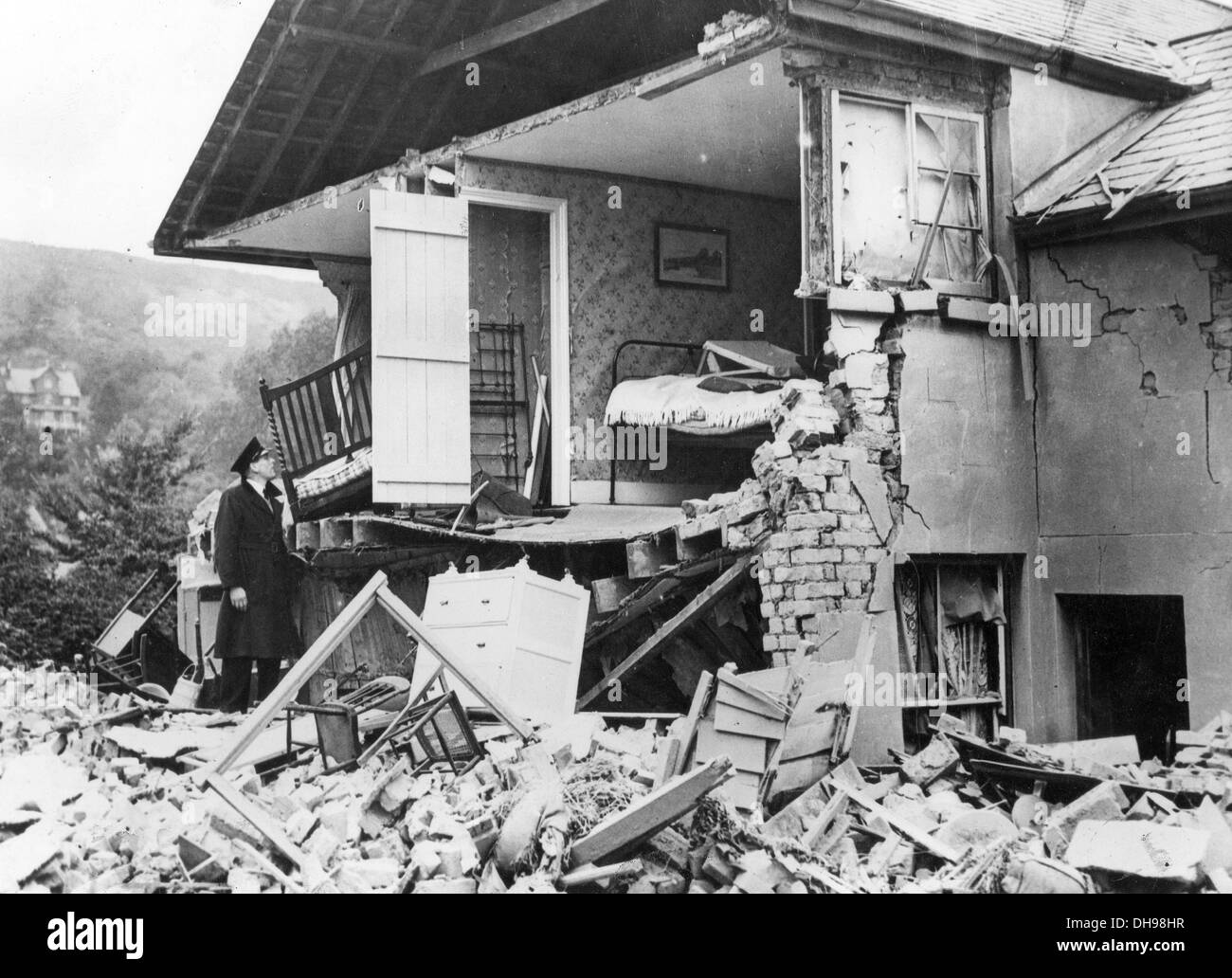 Un Italiano English home a Dover colpito dal tedesco long range gusci durante il WW2 Foto Stock