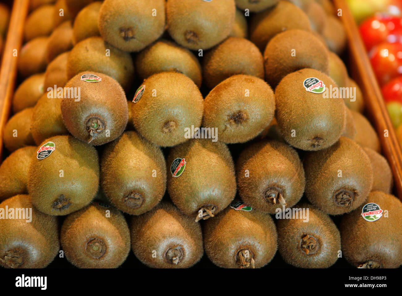 Kiwi visto su un mercato locale a Maiorca, SPAGNA Foto Stock