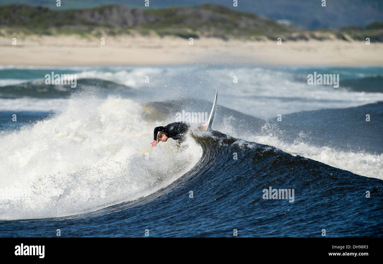 Surfer off il labbro, Western Cape, Sud Africa Foto Stock