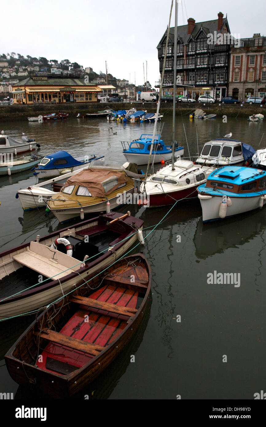 Barche viste nel dock in Dartmouth Harbour. Devon, Regno Unito Foto Stock