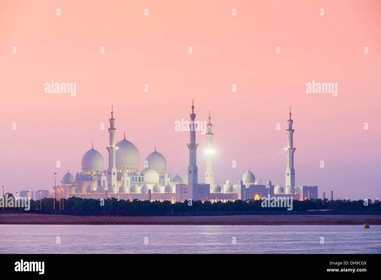 Vista serale di Sheikh Zayed Grande Moschea di Abu Dhabi Emirati Arabi Uniti Foto Stock