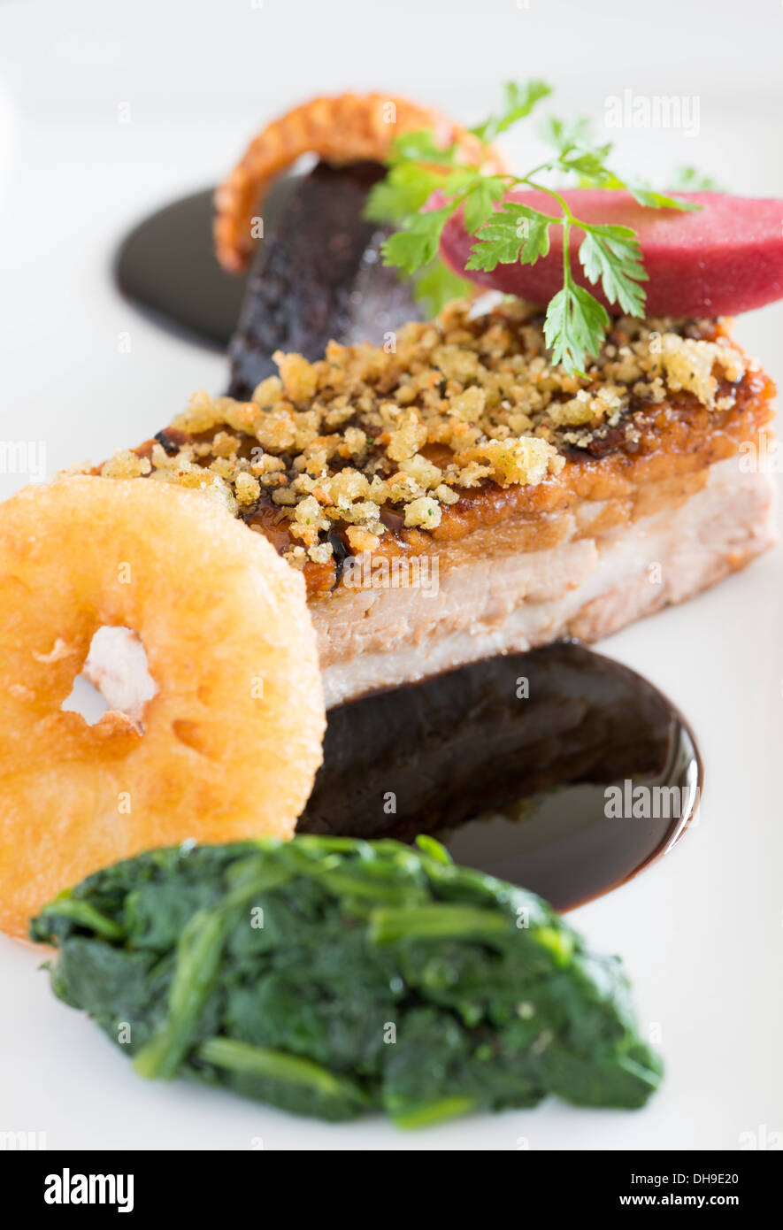 Lombo di maiale da mangiare in un ristorante raffinato Foto Stock