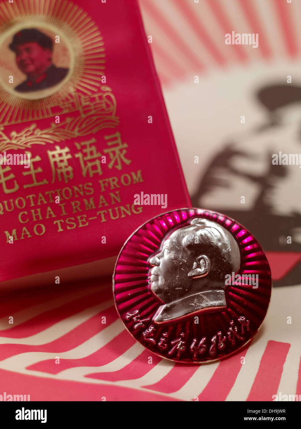 Il presidente cinese Mao badge e citazioni dal presidente Mao Zedong Foto Stock