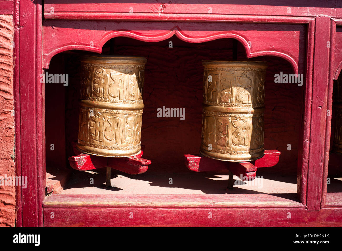 La preghiera buddista ruote in monastero tibetano. India, Himalaya, Ladakh, monastero di Thiksey Foto Stock