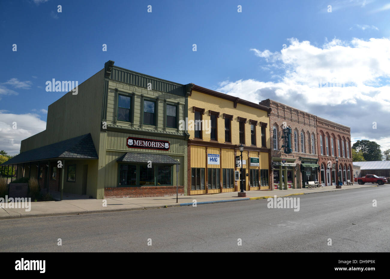 Fila di negozi in Atlanta, Illinois, piccola cittadina sulla vecchia strada 66 Foto Stock