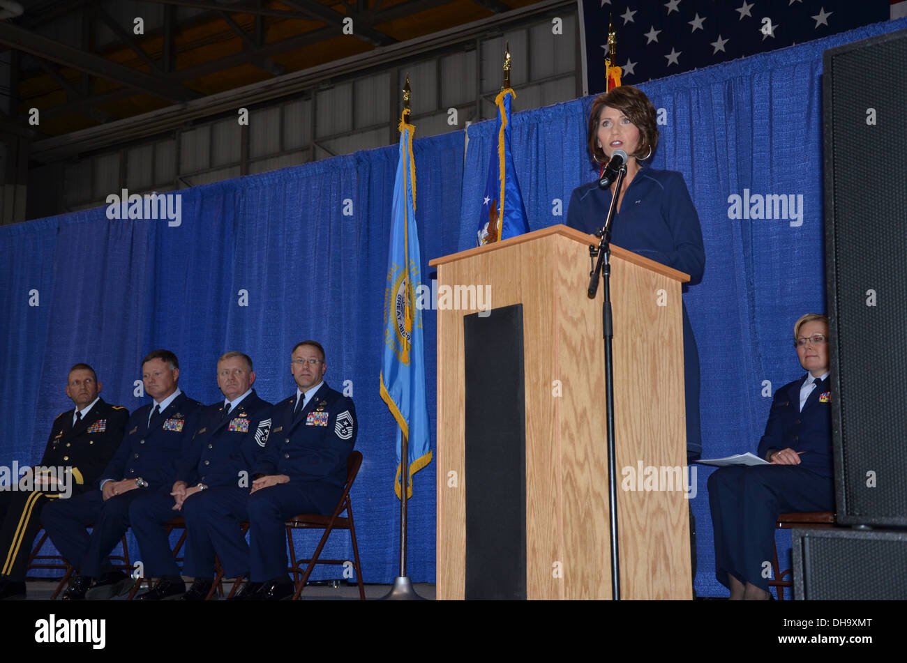 Stati Uniti Sost. Kristi Noem, rivolto a sud Dakota Air National Guard i deputati e le loro famiglie a dell'unità Hometown Hero salutate cerimonia. La cerimonia si è svolta in onore di correnti e precedenti membri del gruppo e le loro famiglie per il loro servizio e sacrif Foto Stock