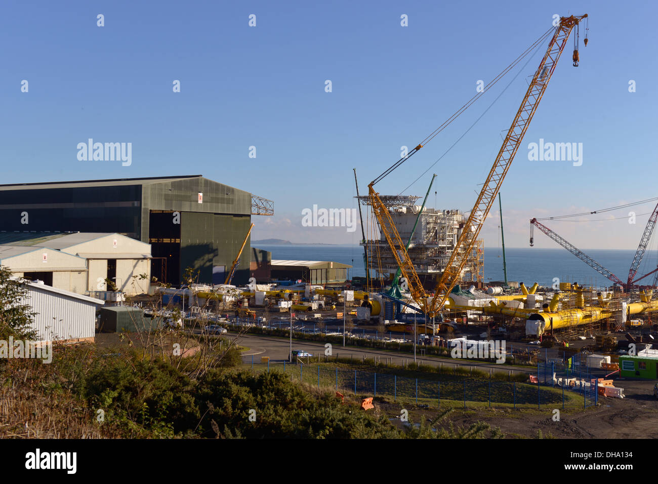 Burntisland Fabrications Ltd (BiFab), al parco energetico Fife. Olio nuovo piattaforma essendo costruito. Foto Stock