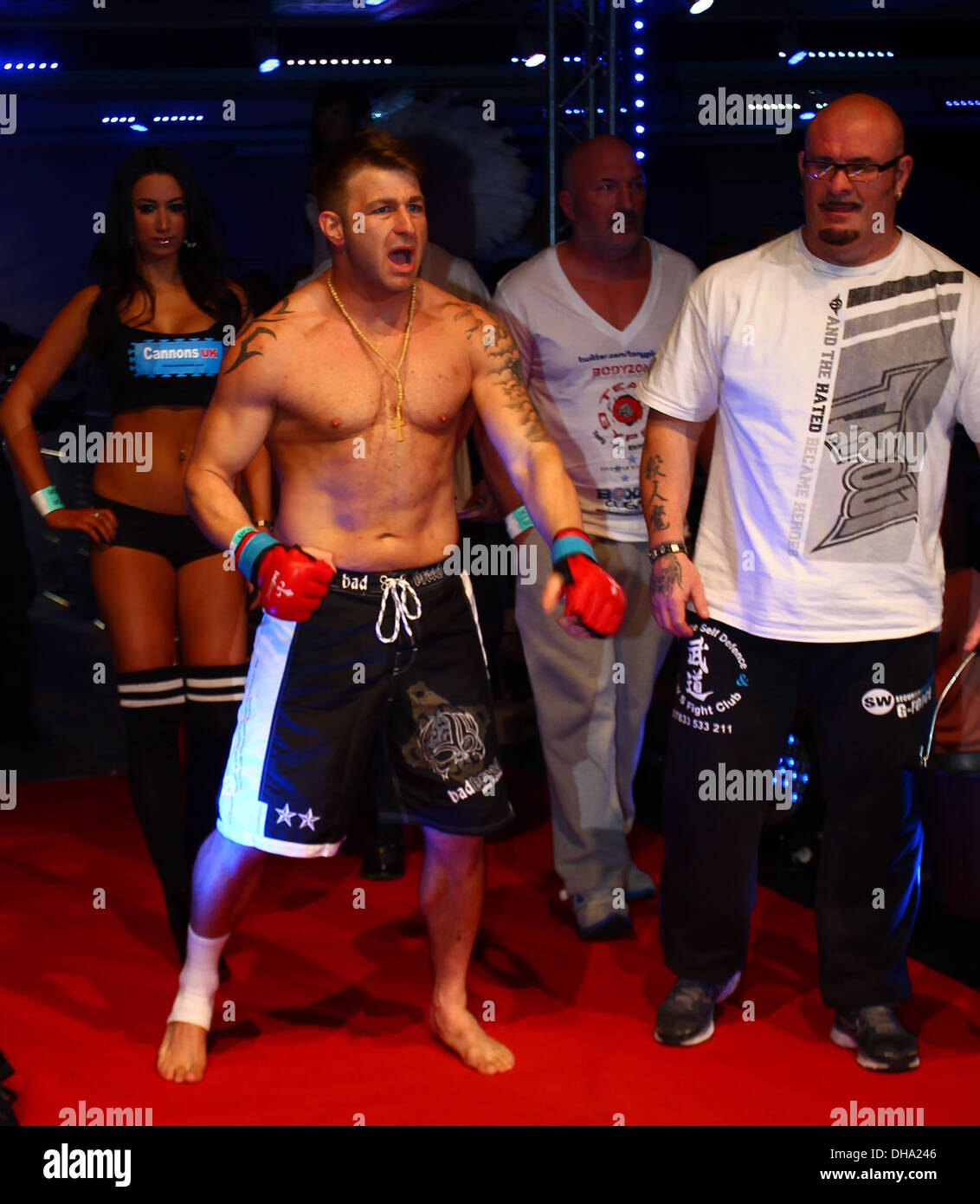 Tony Giles una Gabbia combattimenti match tra Tony Giles aka Rhino e Peter Nemeth dall Ungheria tenutosi a Troxy Limehouse Giles ha vinto Foto Stock