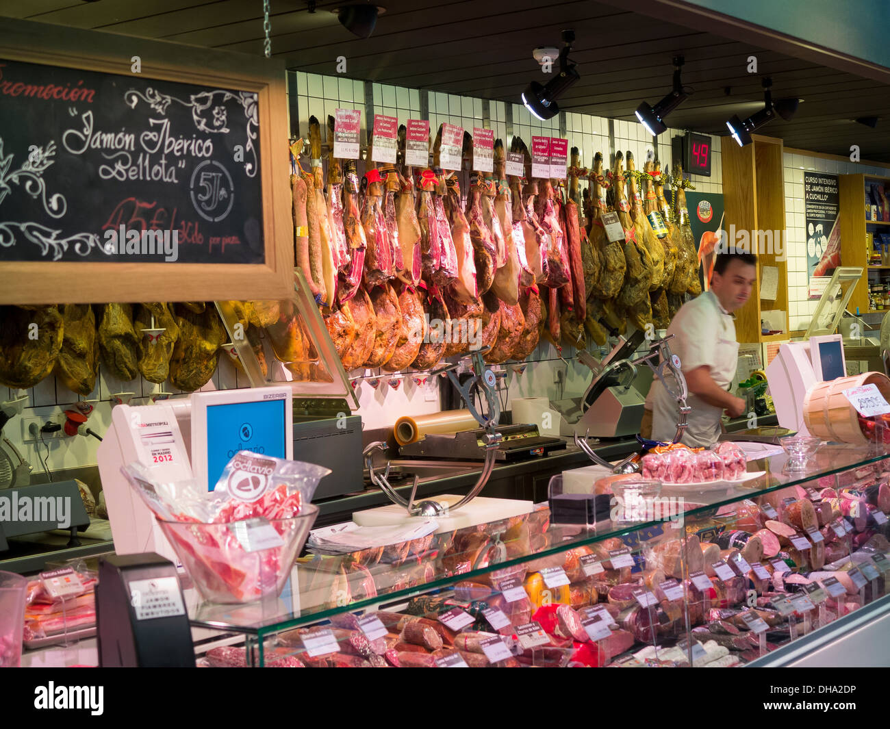 Il mercato coperto, il Mercado de San Anton, Chueca, Madrid Foto Stock