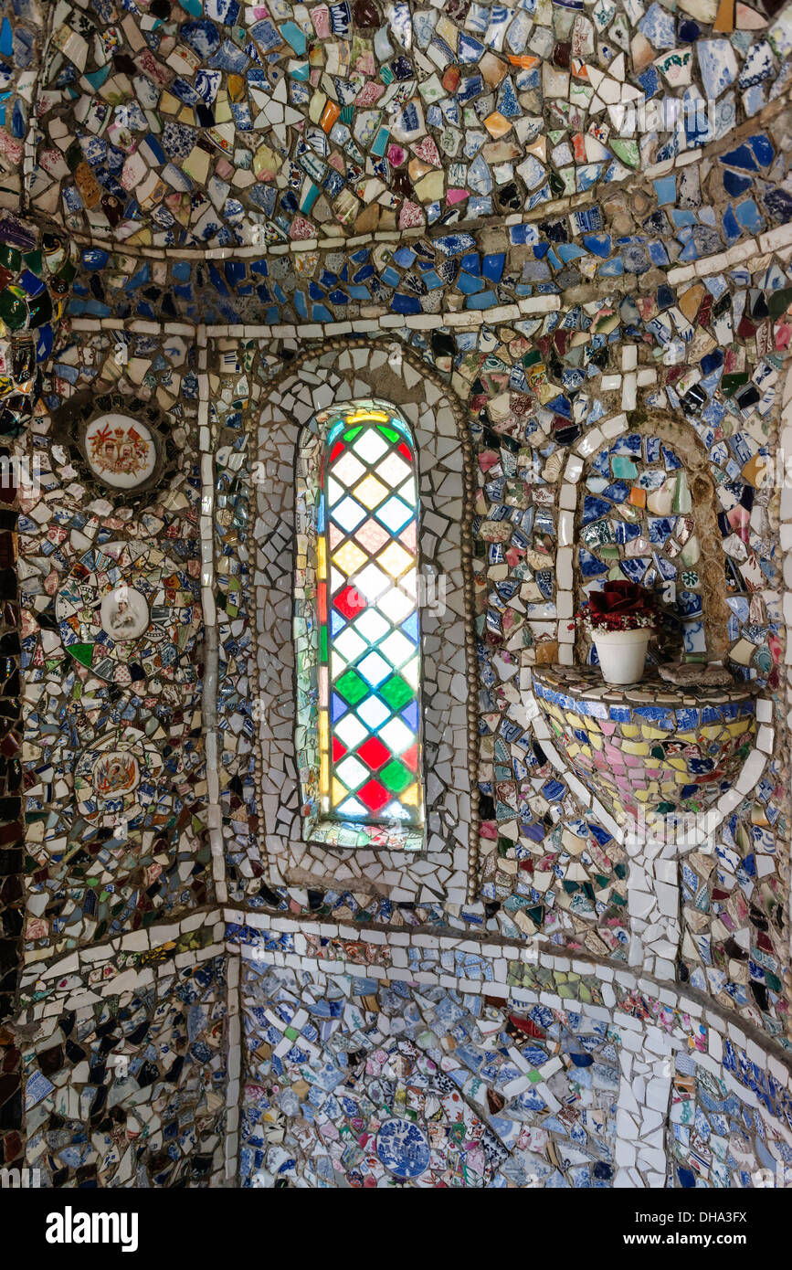 Interno della piccola cappella di Saint Andrew, Guernsey, Isole del Canale Foto Stock