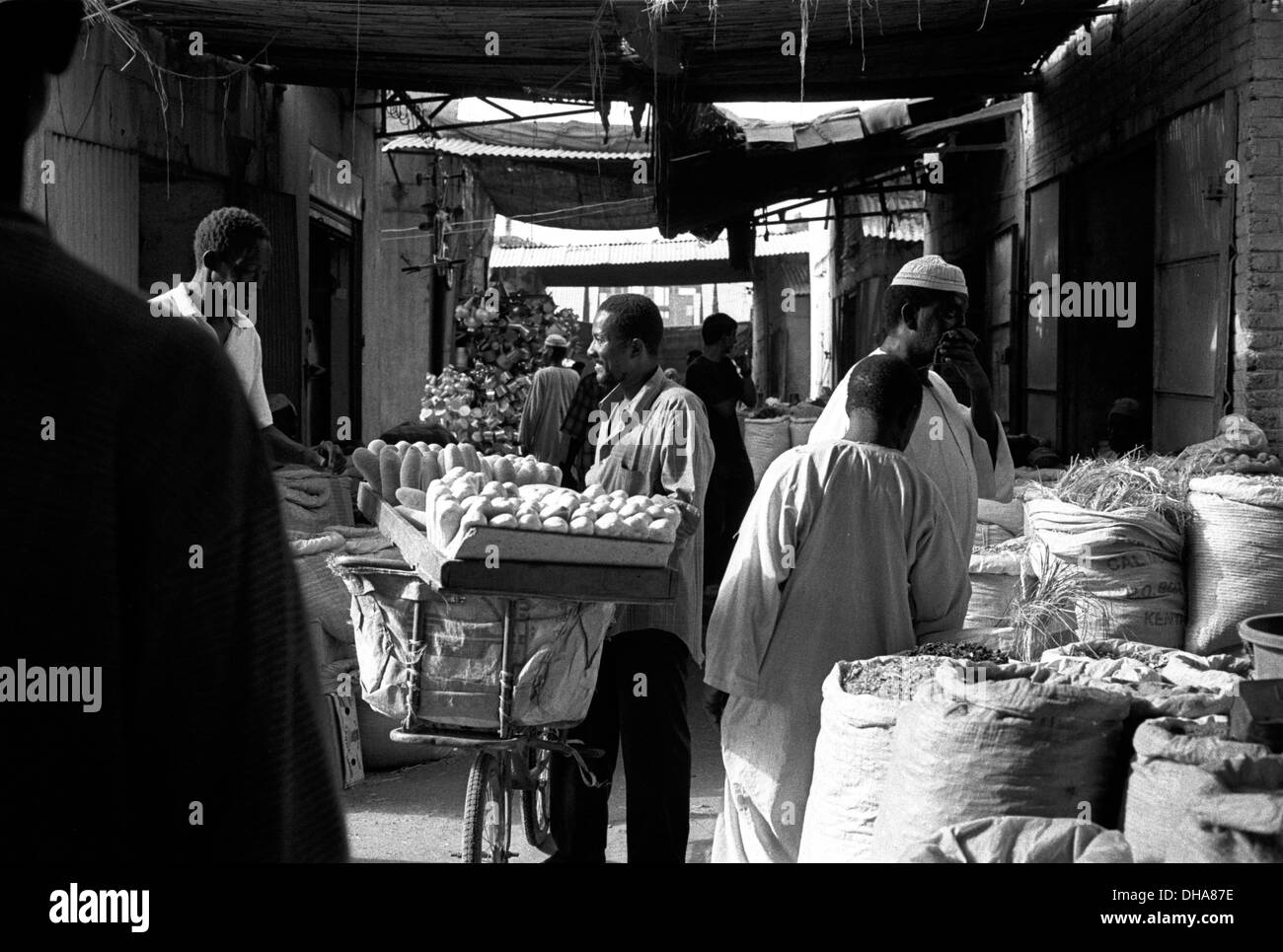 Ipjr09440110. Umderman è la città vecchia attraverso il Nilo da Khartoum, nel centro è il luogo di mercato o souk è una riunione Foto Stock