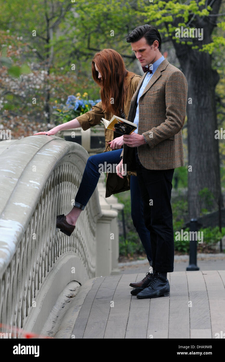 Matt Smith Karen Gillan Matt Smith (Medico) con Karen Gillan (Amy) e Arthur Darvill (rory) cattura 'Dr che' nel centro Foto Stock