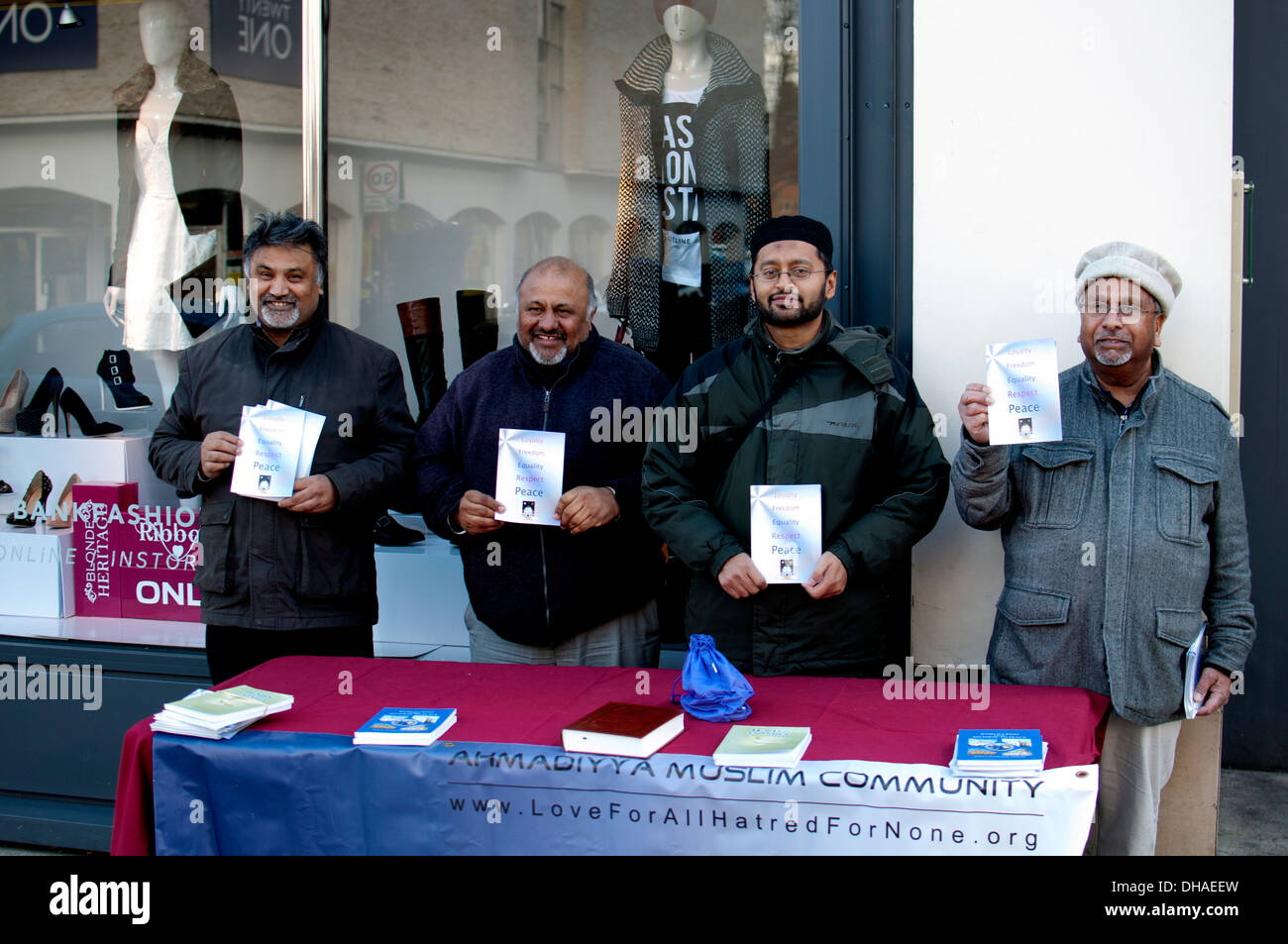 Ahmadiyya comunità musulmana stand, Leamington Spa, Regno Unito Foto Stock