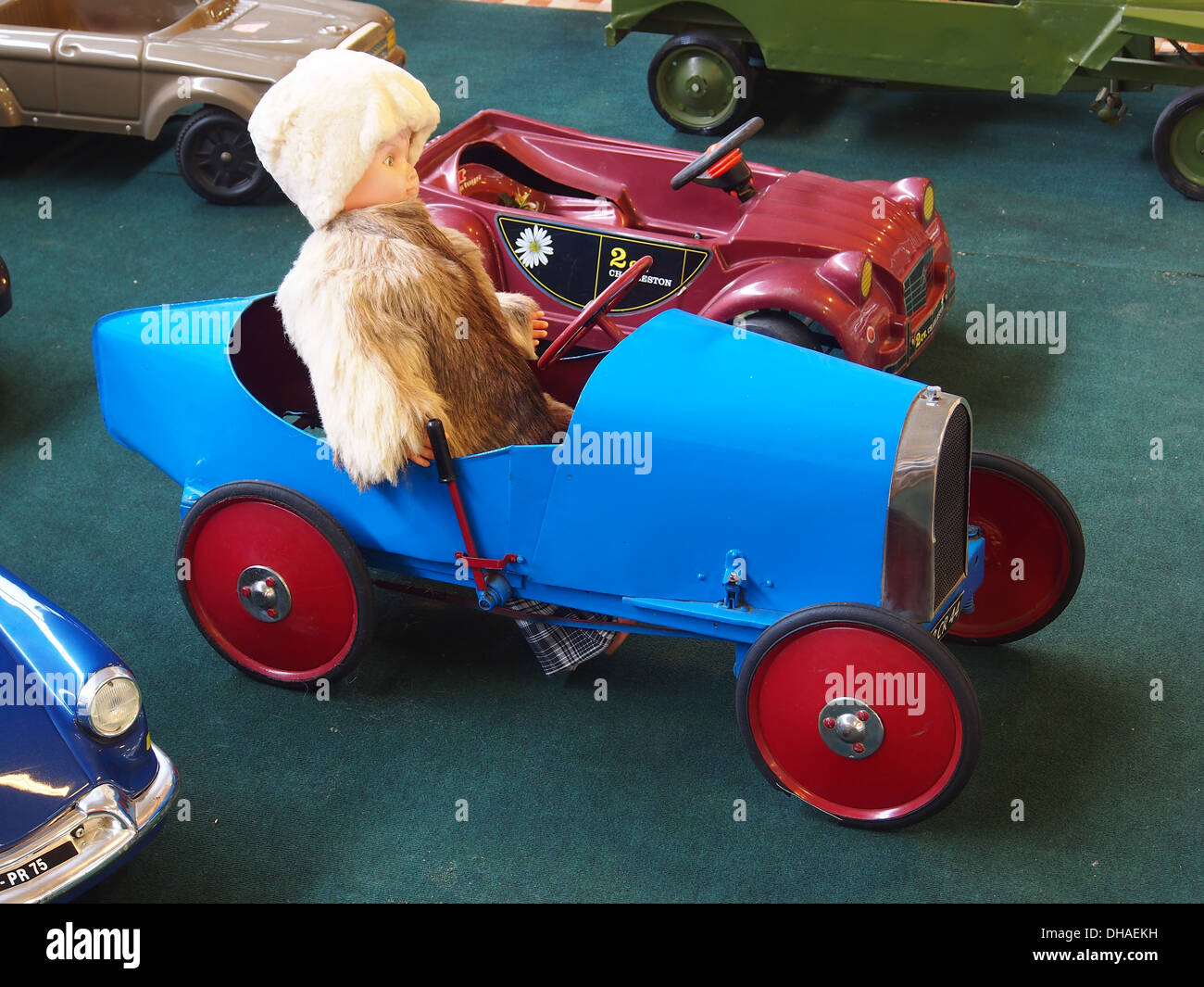 Una pedalata in mostra al Museo delle automobili di Talmont St. Hilaire, Francia. Questo veicolo da collezione mostra le prime forme di trasporto non motorizzato, popolare all'inizio del XX secolo. Foto Stock