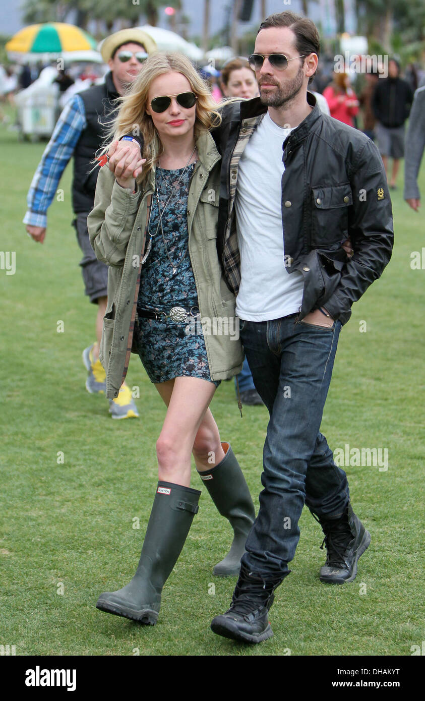 Kate Bosworth e il ragazzo Michael celebrità polacche a 2012 Coachella Valley Music e Arts Festival - settimana 1 giorno 1 indio Foto Stock