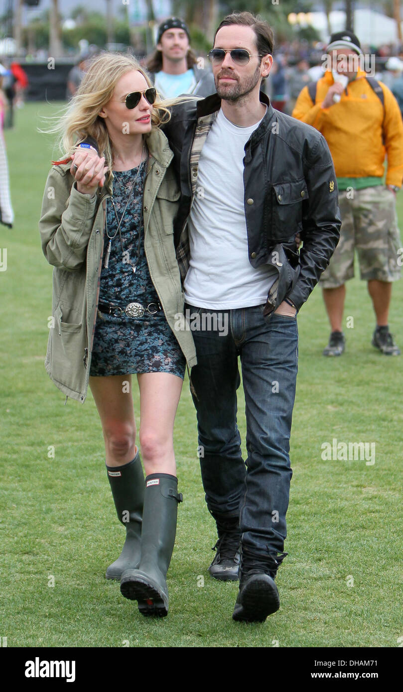 Kate Bosworth e il ragazzo Michael celebrità polacche a 2012 Coachella Valley Music e Arts Festival - settimana 1 giorno 1 indio Foto Stock