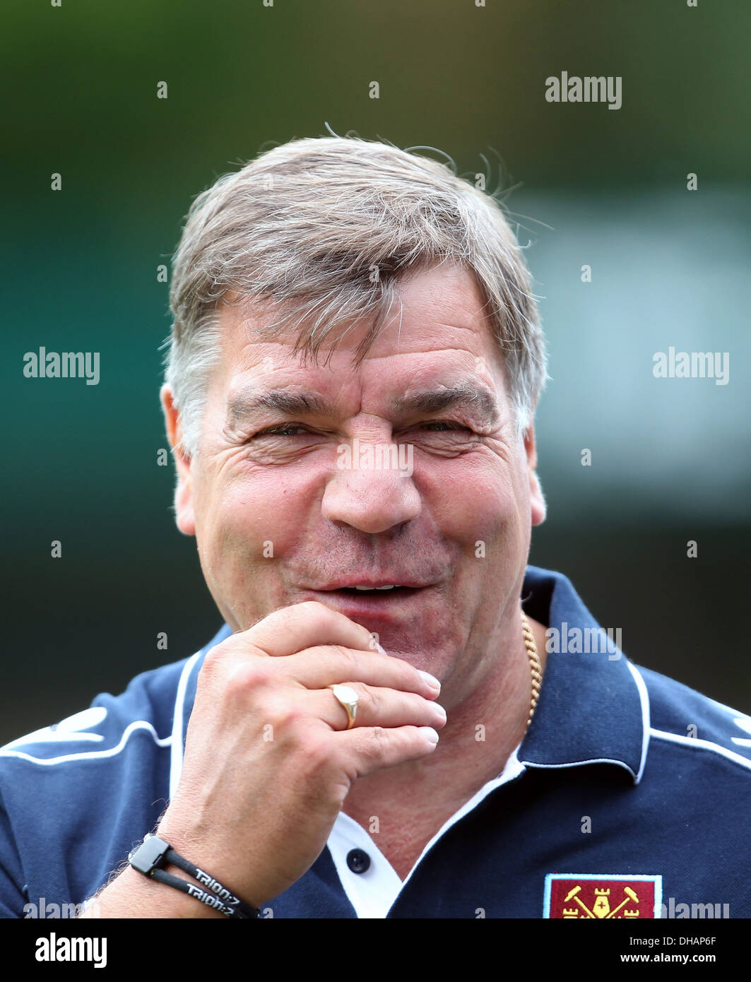 Sam Allardyce, West Ham United Manager sorridente durante un pre stagione corrispondono a Wycombe Wanderers Foto Stock