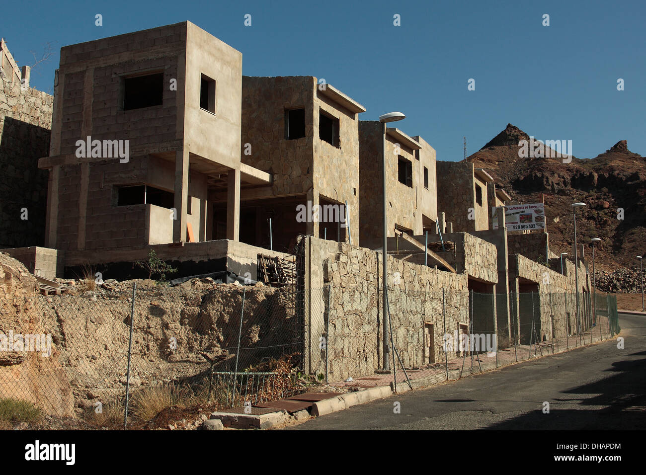 Un incompiuto, abbandonato lo sviluppo di proprietà nel sud di Gran Canaria Isole Canarie. Foto Stock