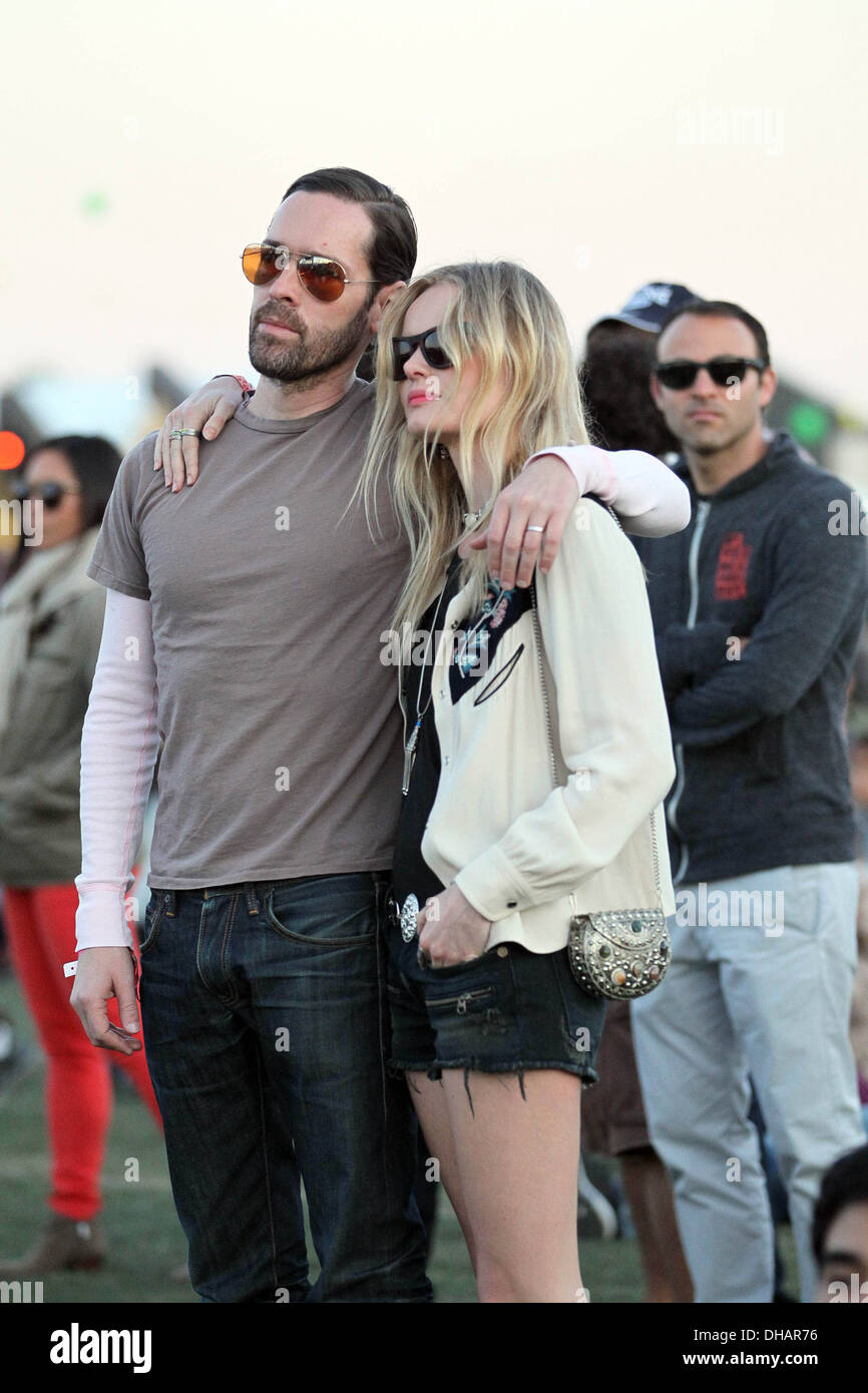 Kate Bosworth e il ragazzo Michael celebrità polacche a 2012 Coachella Valley Music e Arts Festival - settimana 1 giorno 2 indio Foto Stock
