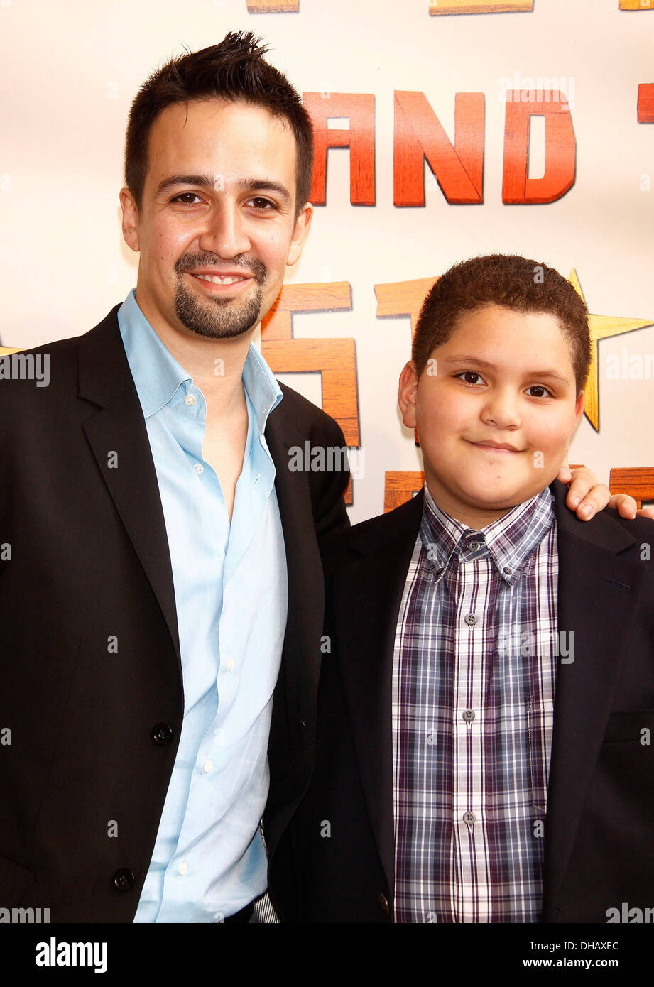 Lin-Manuel Miranda e il suo dio figlio Miguel Broadway apertura notturna di "Pietro e Starcatcher' presso Brooks Atkinson Theatre - Foto Stock