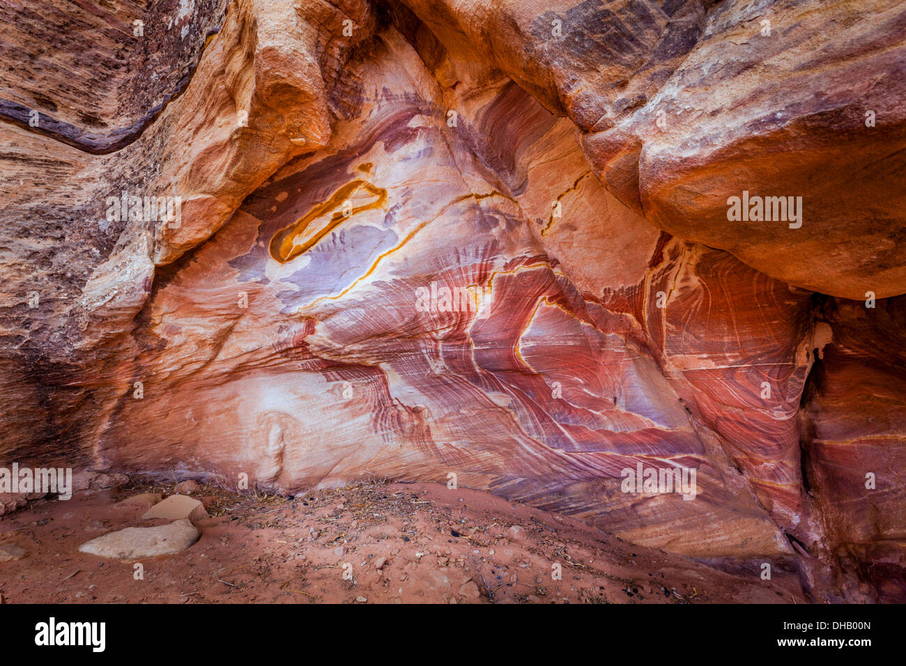 Le formazioni rocciose nel deserto giordano vicino a Petra Foto Stock