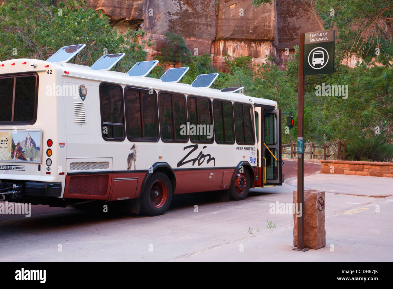 Autobus navetta presso il Tempio di Sinawava, Parco Nazionale Zion, Utah. Foto Stock