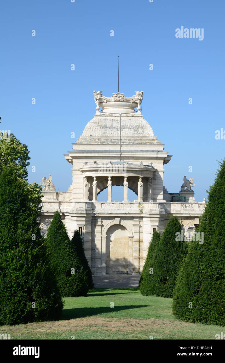 Palais Longchamp Park incorniciato da un viale Di Alberi e giardini di Yew Marseille Francia Foto Stock