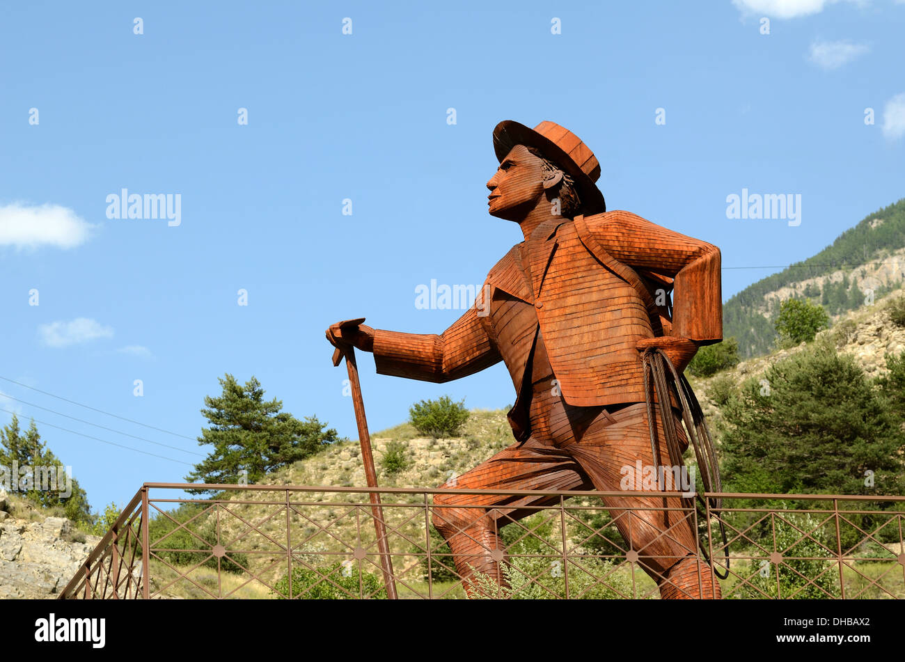 Statua di alpinista Edward Whymper vicino all'Argentière-la-Bessée Parco Nazionale degli Ecrins Francia Foto Stock