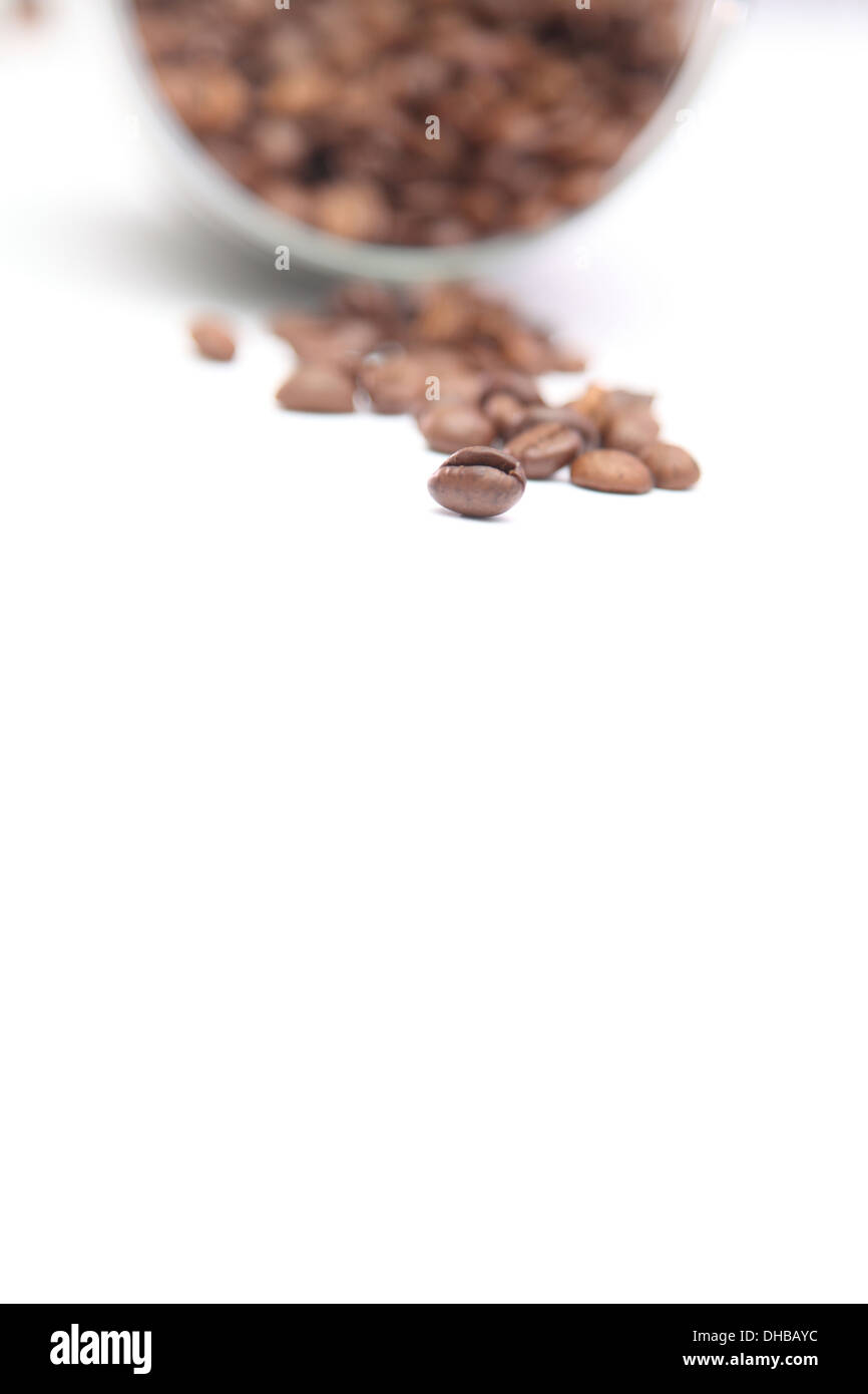 I chicchi di caffè in un vasetto di vetro Foto Stock