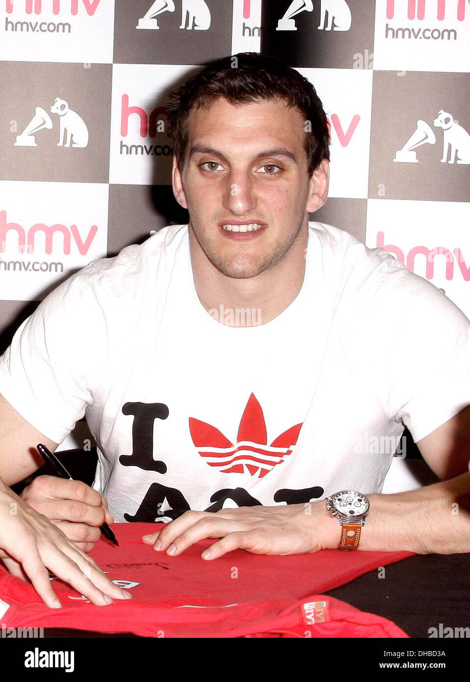 Il Galles rugby capitano Sam Warburton a HMV Cardiff Wales - 18.04.12 Foto Stock