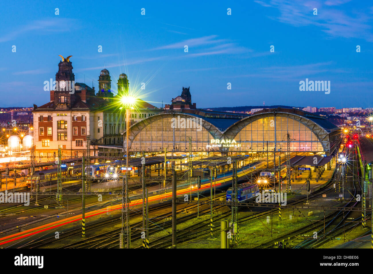 Dalla stazione ferroviaria principale di Praga (Wilsonovo nadrazi), Praga, Repubblica Ceca Foto Stock