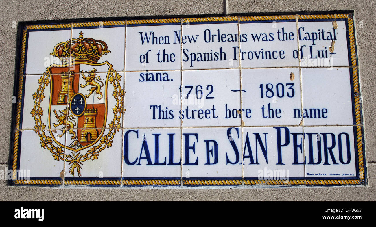 Stati Uniti d'America. In Louisiana. New Orleans. Lo spagnolo Nome strada murali della piastrella. 'San Pedro Street'. Foto Stock