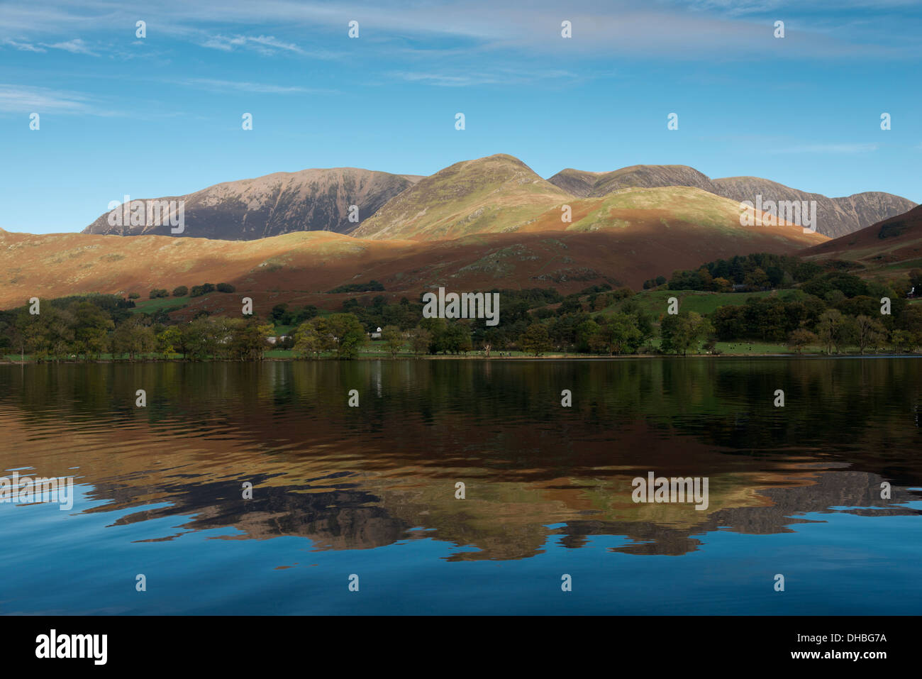 Alta Snockrigg cadde e riflessione Buttermere Lake Cumbria Regno Unito Foto Stock