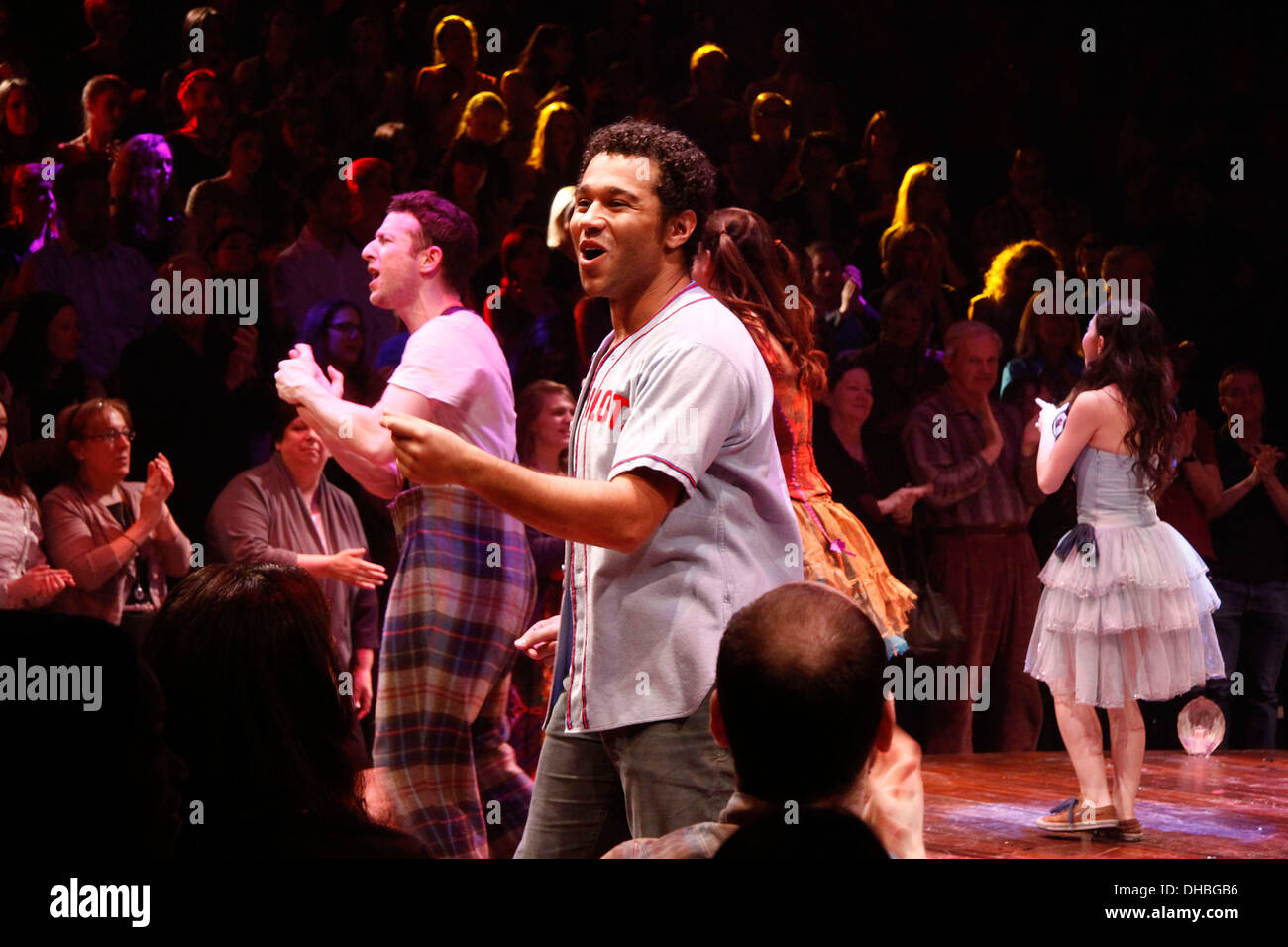 Corbin Bleu e cast Corbin Bleu la prima esecuzione come Gesù nel musical di Broadway "Godspell' a cerchio in Square Theatre - Foto Stock