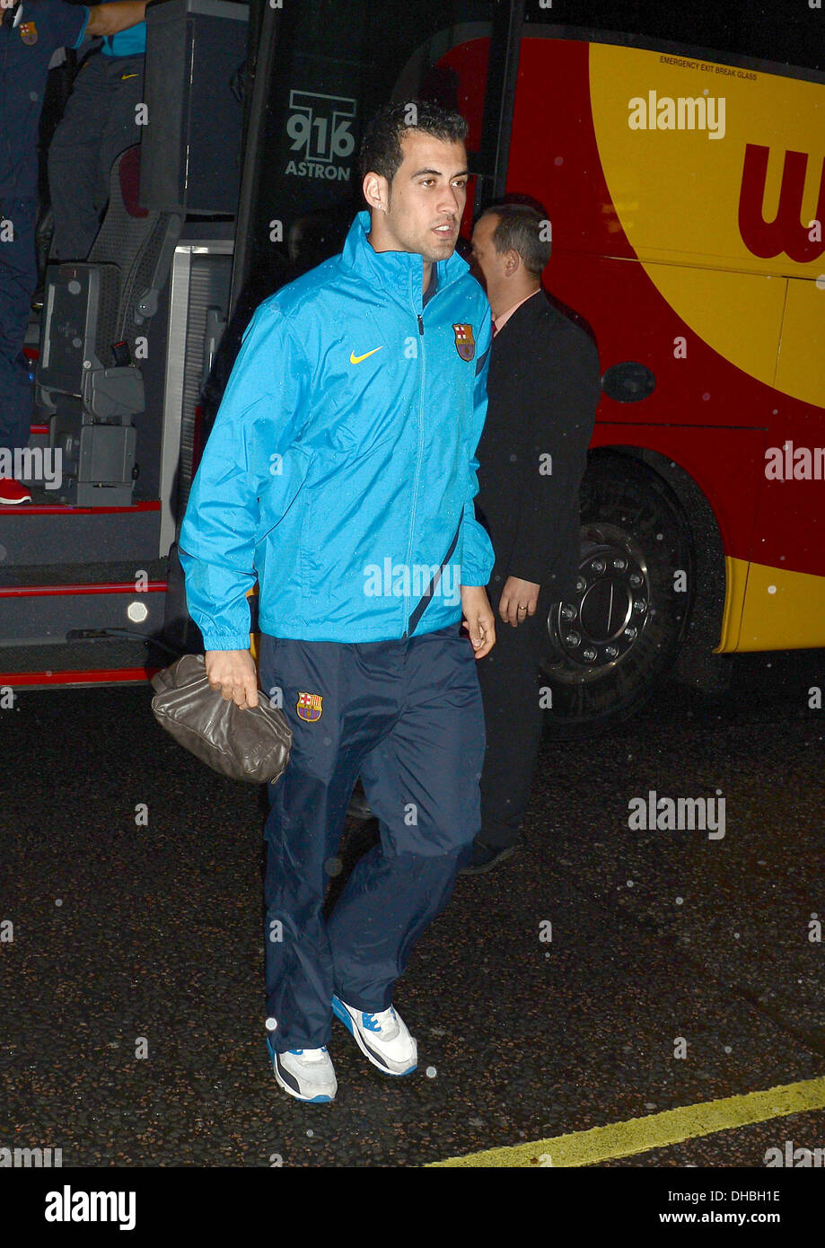 Sergio Busquets FC Barcelona giocatori tornino a loro Londra hotel dopo una sessione di formazione davanti a loro la UEFA Champions Foto Stock